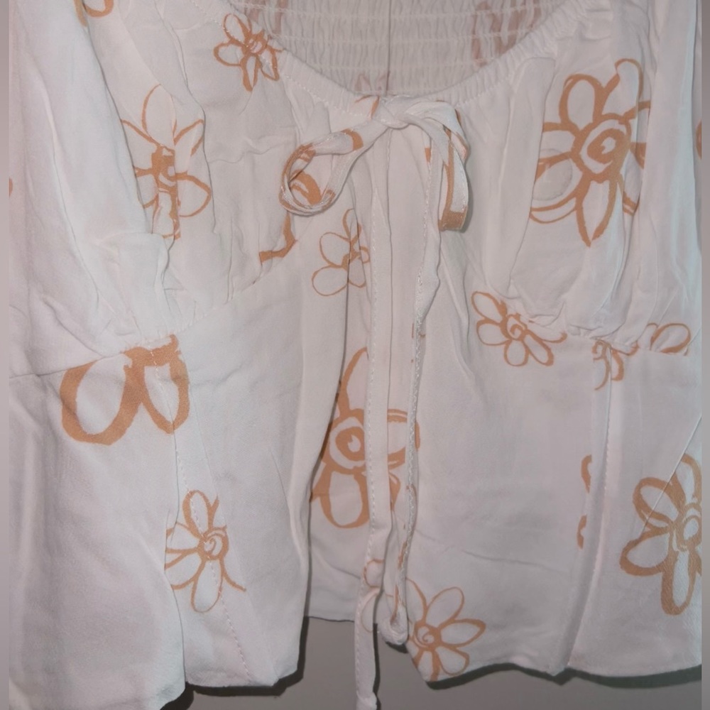 White top with brown flowers and tie in front size L from Pacsun completely new. - Picture 6 of 9